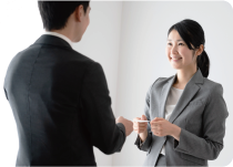 画像(⑤連絡先等を確認する):お話をしてみて興味があれば、担当様の名刺や連絡先を確認しましょう